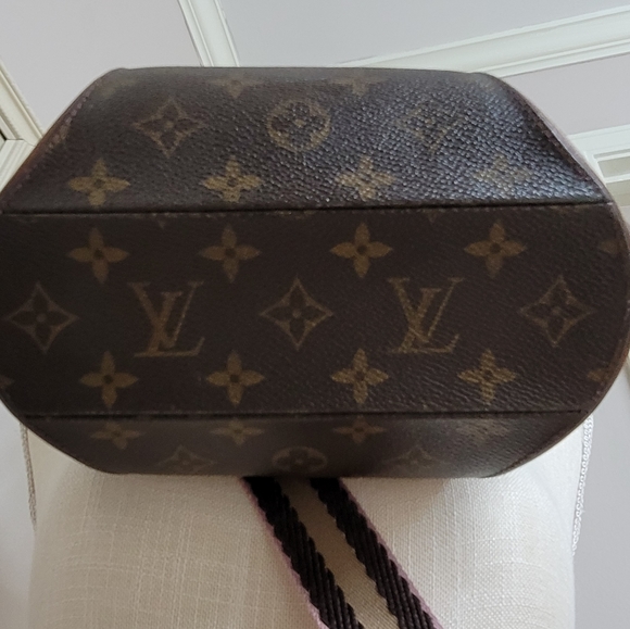 Louis Vuitton Monogram Ellipse - Picture 3 of 17